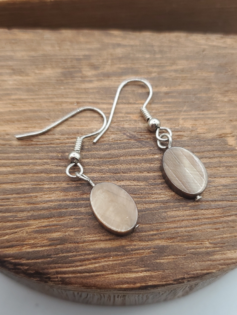 Mother Of Pearl Beige Oval Drop Earrings - Women Jewelry E1121